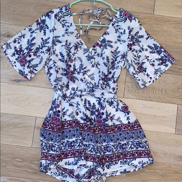 Francessa’s Nola Floral spring Romper - Picture 3 of 4